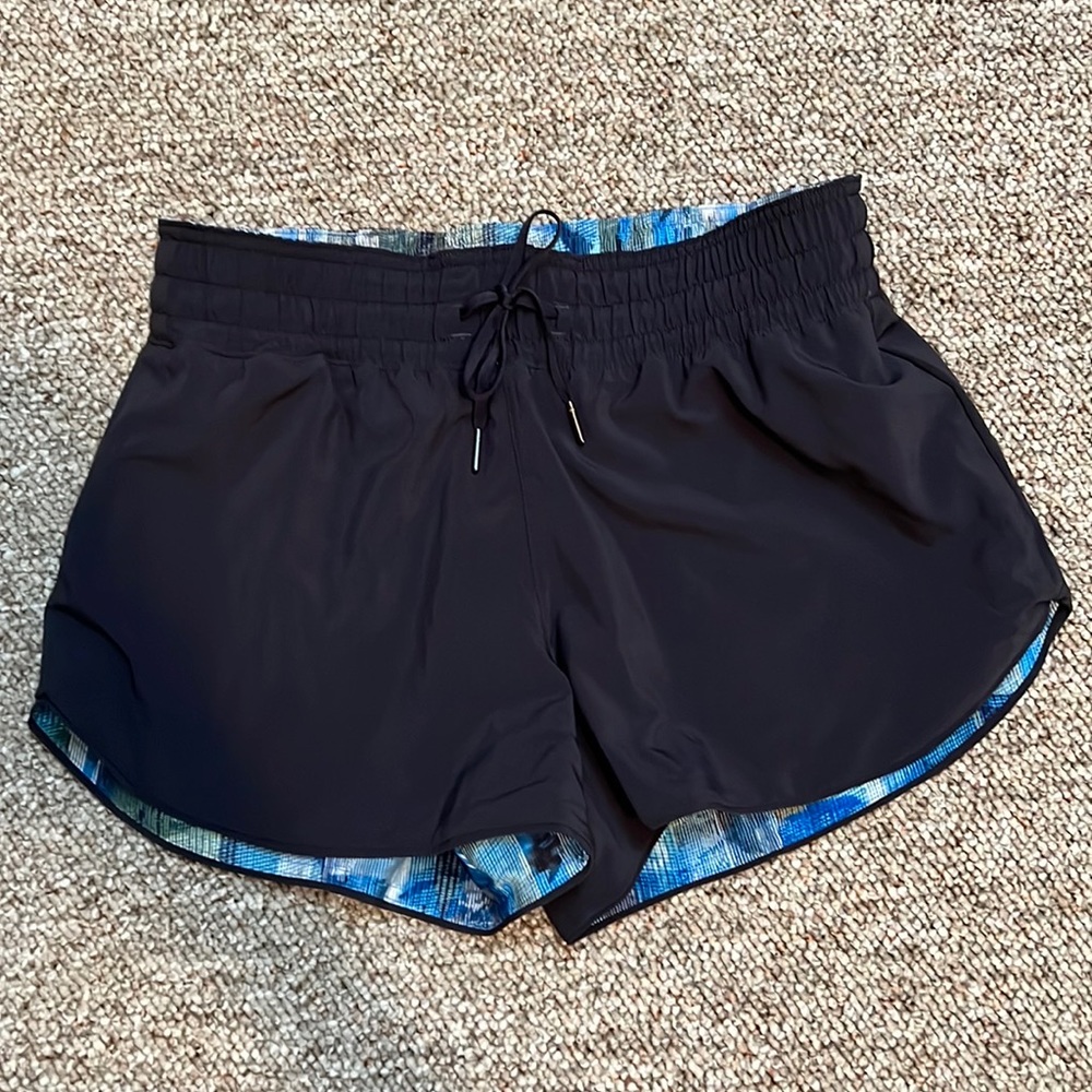 Women’s Lululemon Choose a Side Reversible Mid-Rise Short